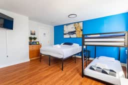 Charming 2BR-1BA-6 Beds | NYC | EWR Airport 15 min - Image 2