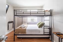 Deluxe 4BR-2BA-12Beds | Parking | NYC | EWR 15 min - Image 4