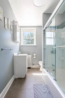 Deluxe 4BR-2BA-12Beds | Parking | NYC | EWR 15 min - Image 5