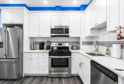 Luxurious 4BR-2BA-9Beds | NYC | EWR | Free Parking - Image 3