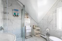 Penthouse 4BR-2BA-9Beds | NYC | EWR | Free Parking - Image 4