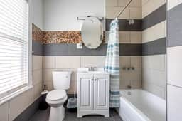 Spacious 2BR-1BA-4 Beds | NYC | EWR | Free Parking - Image 3