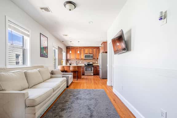 Spacious 2BR-1BA-4 Beds | NYC | EWR | Free Parking - Image 1