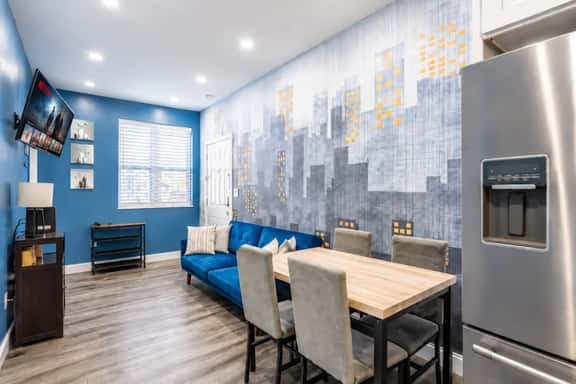 Luxurious 4BR-2BA-9Beds | NYC | EWR | Free Parking - Image 1