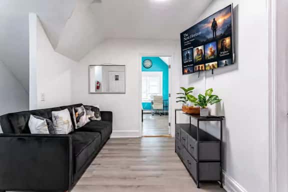 Penthouse 4BR-2BA-9Beds | NYC | EWR | Free Parking - Image 1