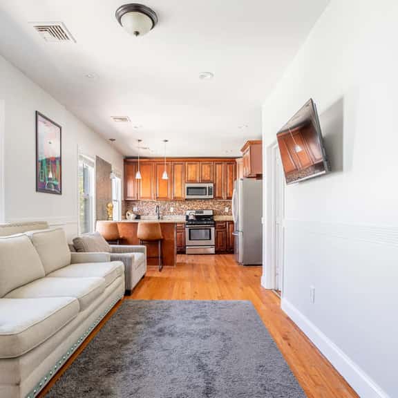 Spacious 2BR-1BA-4 Beds | NYC | EWR | Free Parking - Image 1