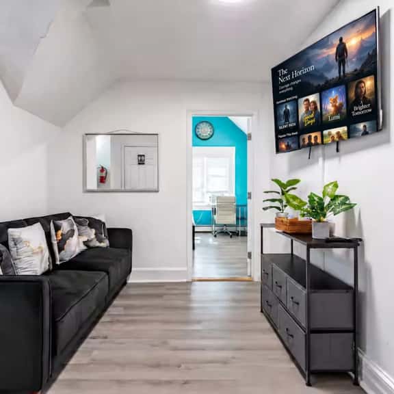 Penthouse 4BR-2BA-9Beds | NYC | EWR | Free Parking - Image 1