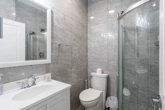 Luxurious 4BR-2BA-9Beds | NYC | EWR | Free Parking - Image 5