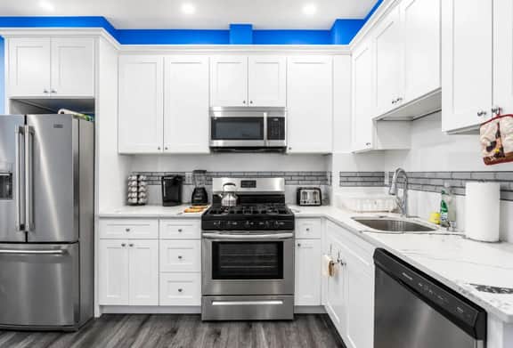 Luxurious 4BR-2BA-9Beds | NYC | EWR | Free Parking - Image 3