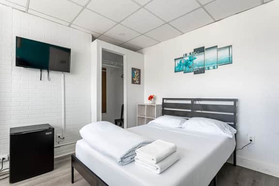 Penthouse 4BR-2BA-9Beds | NYC | EWR | Free Parking - Image 5