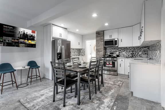 Ultra Modern 4BR-2BA-9Beds | EWR | NYC | Parking - Image 3