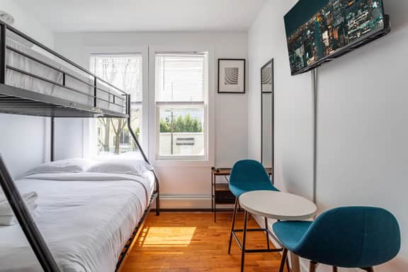 Ultra Modern 4BR-2BA-9Beds | EWR | NYC | Parking - Image 4
