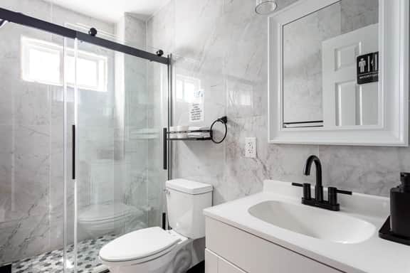 Ultra Modern 4BR-2BA-9Beds | EWR | NYC | Parking - Image 5