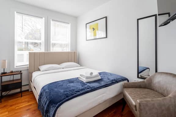 Ultra Modern 4BR-2BA-9Beds | EWR | NYC | Parking - Image 2