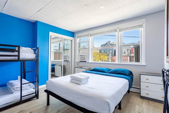 Updated 3BR-2BA-9 Beds | NYC | EWR | Free Parking - Image 2